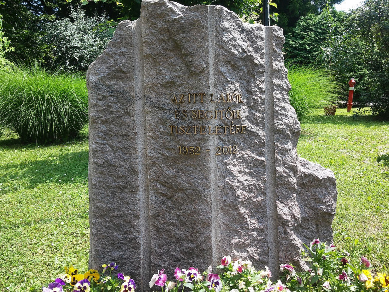 szoci-szobor-01